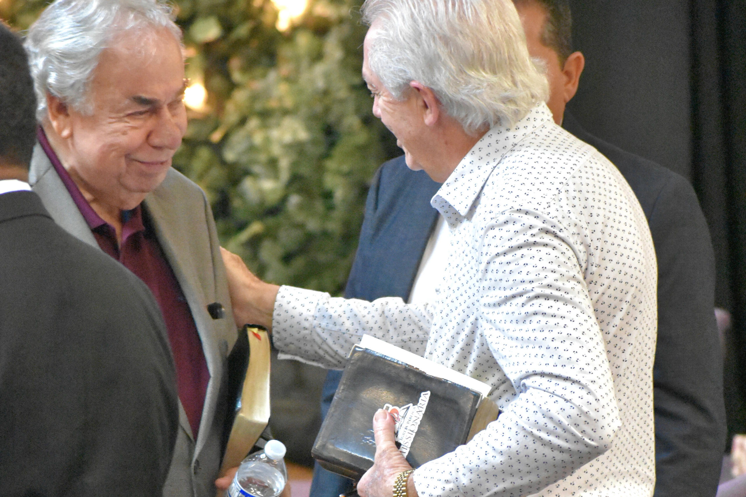 Momento de oração durante o Culto de Cura e Libertação no Ministério Internacional Gilead.
